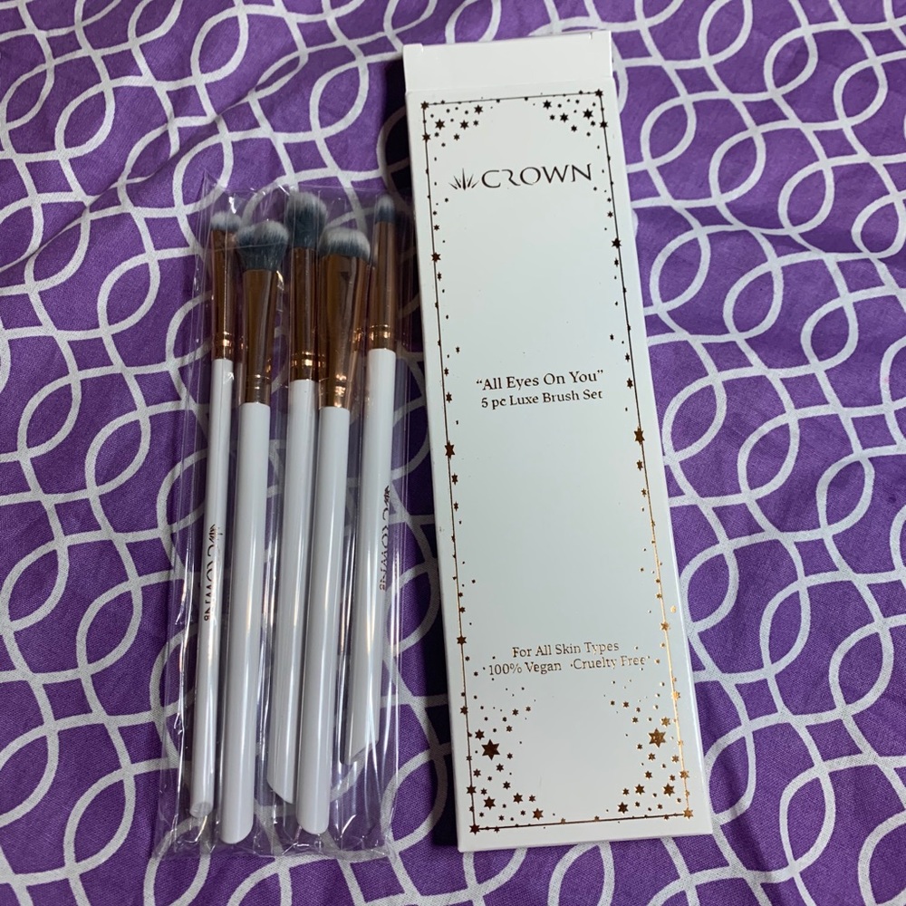 Crown All Eyes on You Brush Set